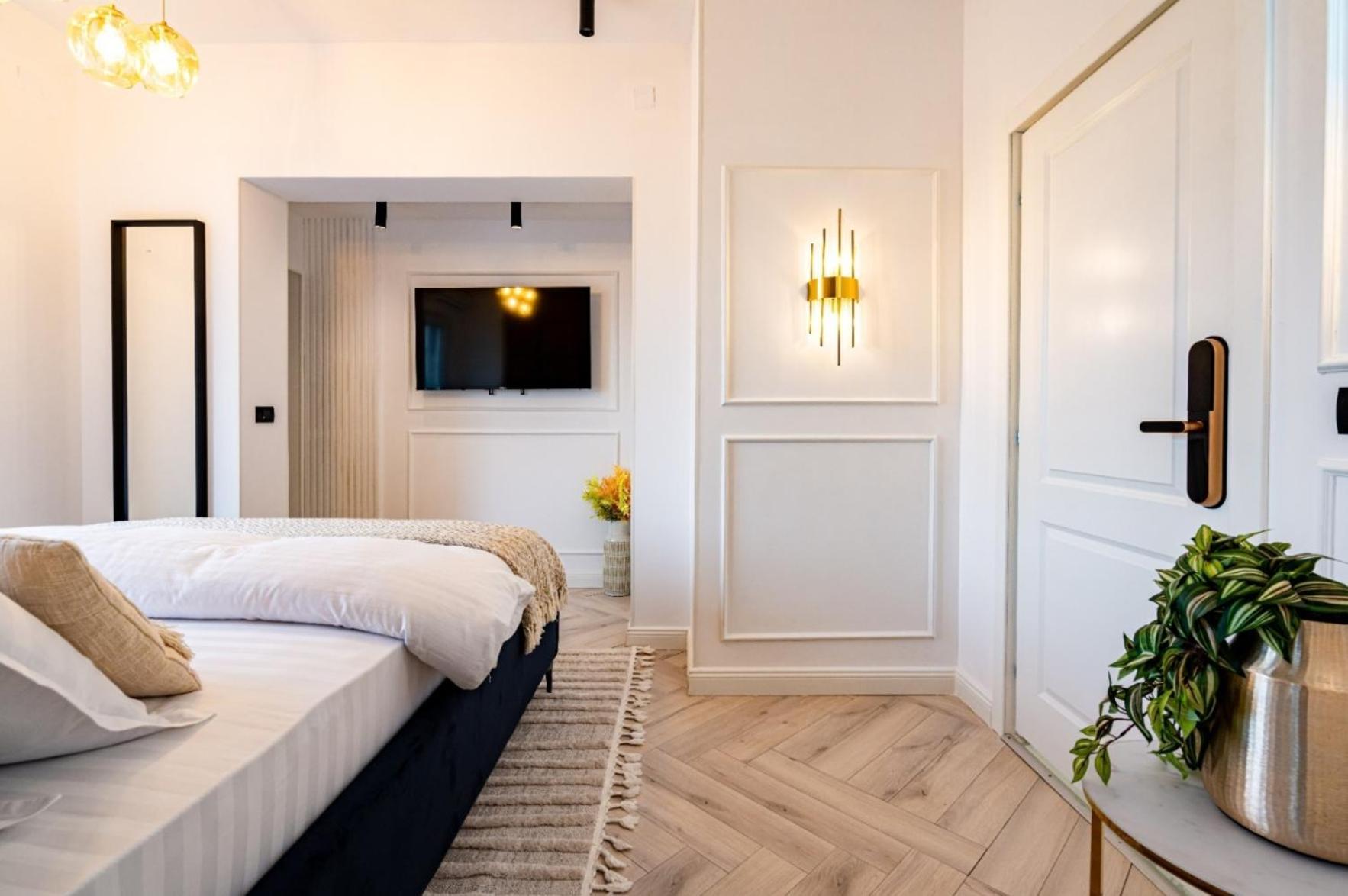 Royal - Luxury B - Old - Victoriei Bucarest